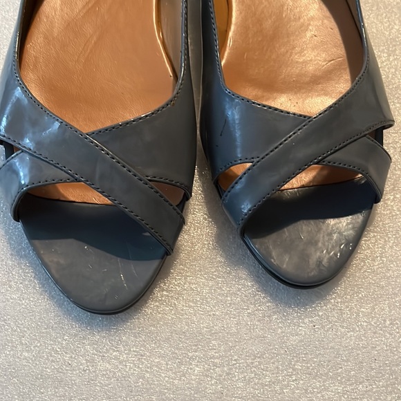Banana Republic Size 8 Gray Peep Toe NWOT flats. - Picture 8 of 9